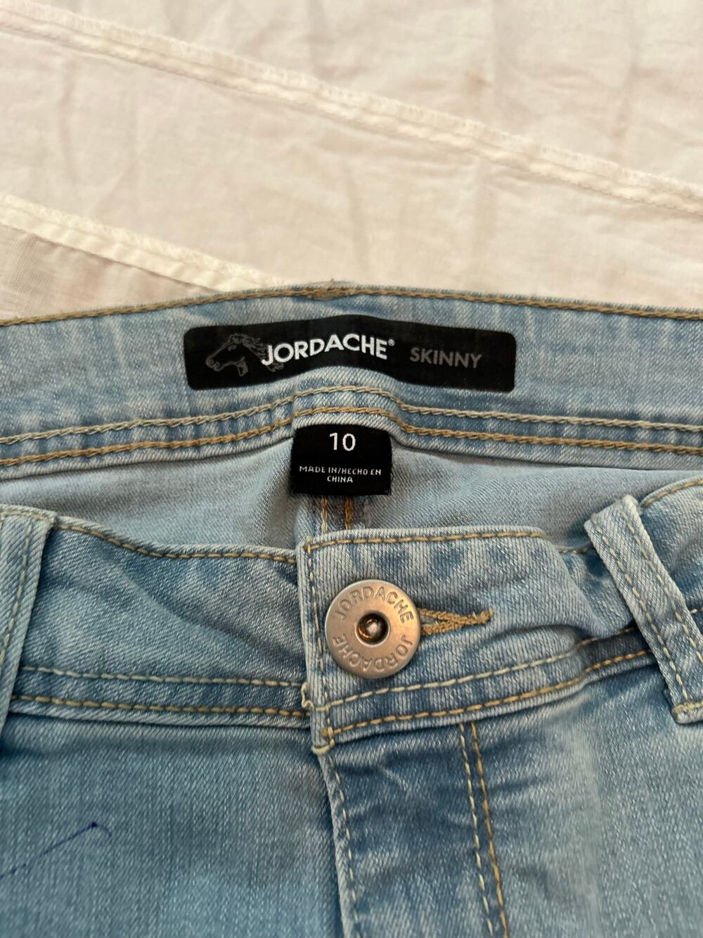 American eagle blue jeans, size 7 skinny low rise